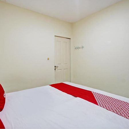 Oyo 93112 Garden Homestay 3 Merlion Surabaya Exterior foto